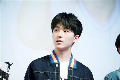 娱乐圈吃瓜李宏毅,娱乐圈吃瓜达人，揭秘明星幕后故事